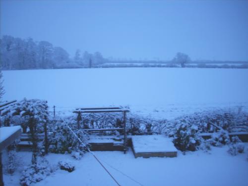 snow_house_back